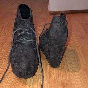 Grey tie-up material wedges